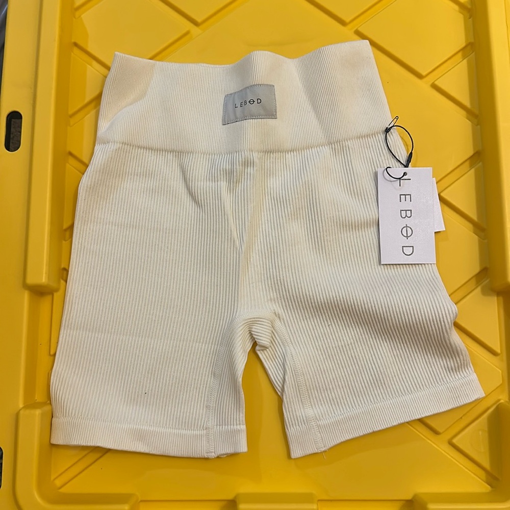 LEBOD women's ribbed athletic shorts. NWT. Size medium